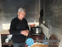 58歲鄉(xiāng)村老教師學(xué)發(fā)朋友圈：再不學(xué)就會