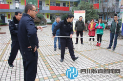 冉義派出所民警走進(jìn)冉義小學(xué) 開展防爆反