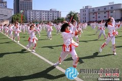 國辦：中小學要安排“體育作業(yè)” 定期開