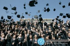 大學(xué)生抱怨工資不如民工 評論稱漲薪先得